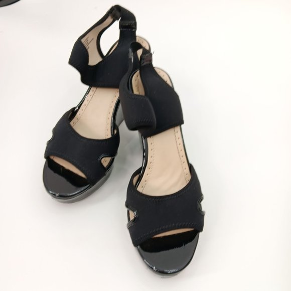 ADRIENNE VITTADINI BLACK PLATFORM SANDALS SIZE 7.5M - Picture 15 of 16
